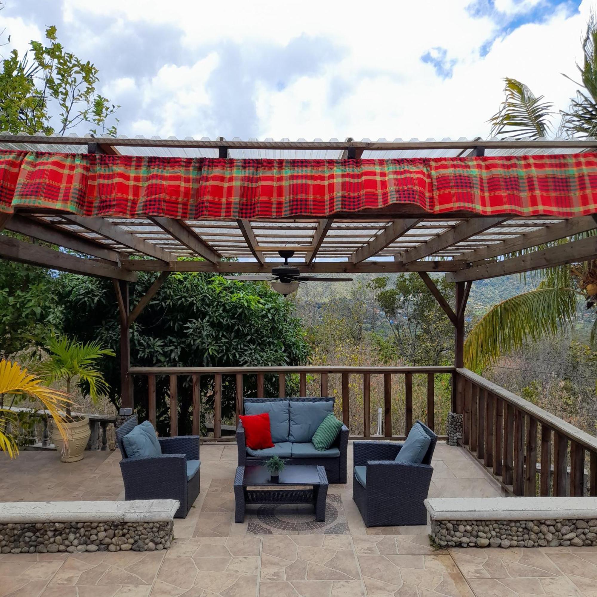 Eden Crest Villa Anse La Raye Esterno foto
